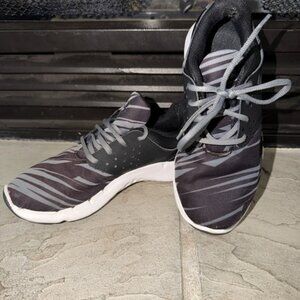 Under Armour Youth Size 3 Lace Up Athletic Shoes Black Grey White Low Top B49